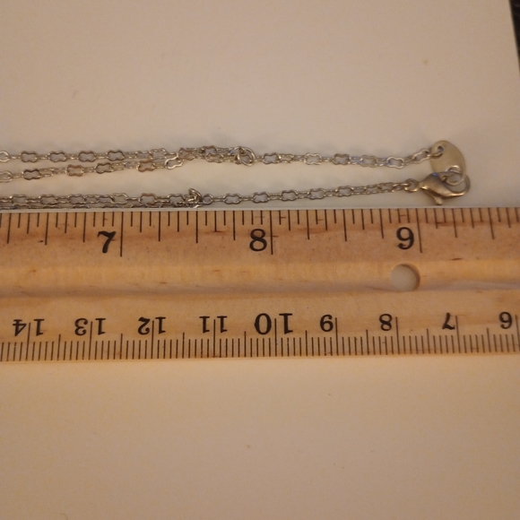 Silvertone earring with pearl beads - Picture 8 of 9